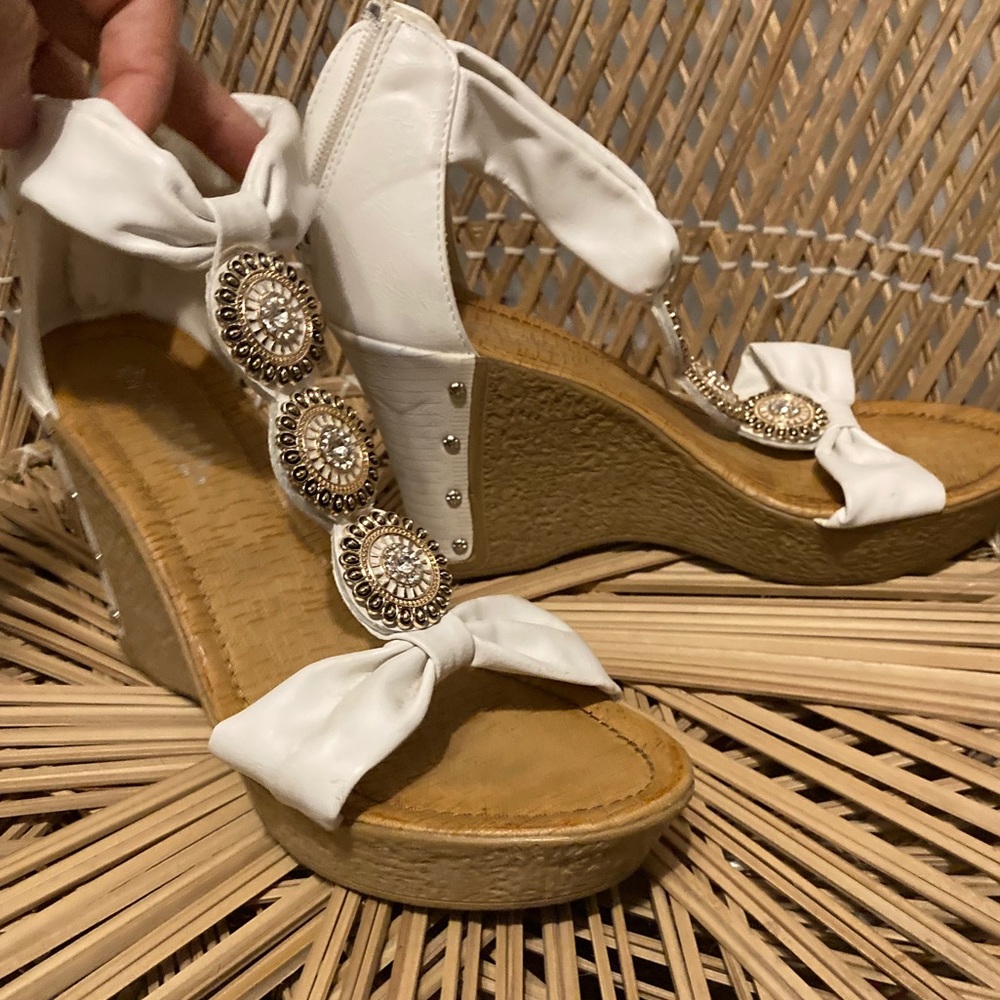White wedges